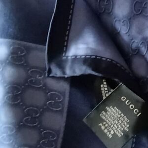New.. Gucci GG all silk, large square navy blue reversible Scarf